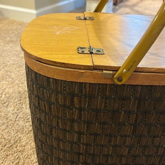 Vintage LARGE Gorgeous Brown Checkered Picnic Basket Straw Woven Wicker - Picture 5 of 12